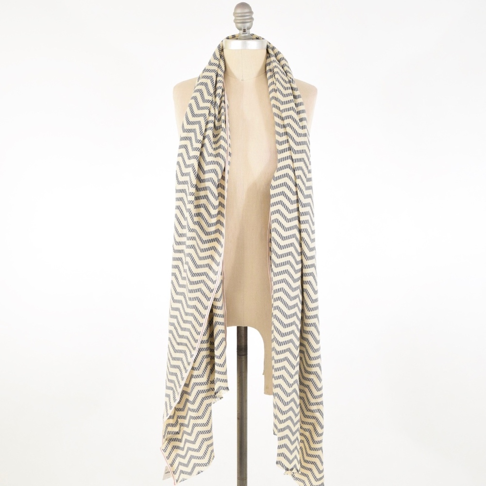 ❌SOLD❌NWT J.Crew Ikat Chevron Blanket Scarf - Picture 4 of 6